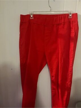 Bright Red Women's Cropped Ponte Pants - Sleek Pull-On Style